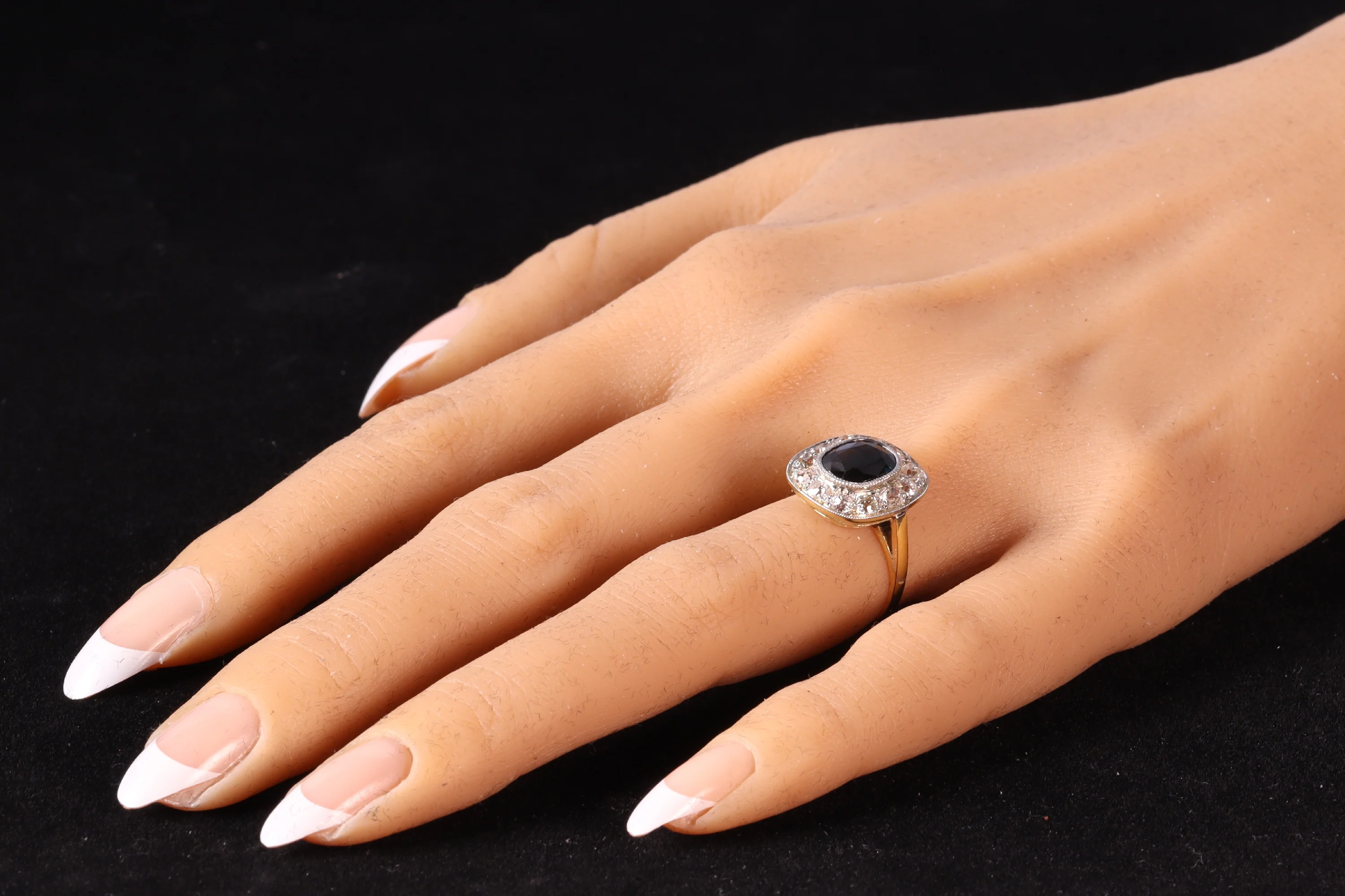 Old World Charm: a Belgian vintage ring for a timeless bond - Image 3
