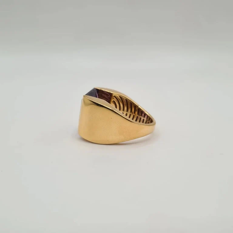 Yellow gold ring set with an amethyst - Image 4