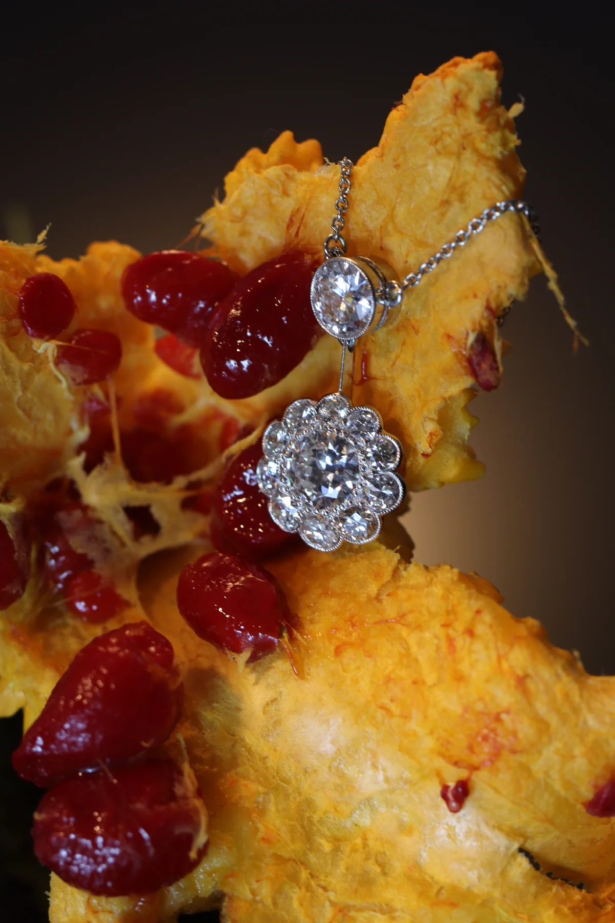 Rêverie Art Deco: Old-cut diamond pendant from the 1950s with an elegance of 4.27 ct - Image 5