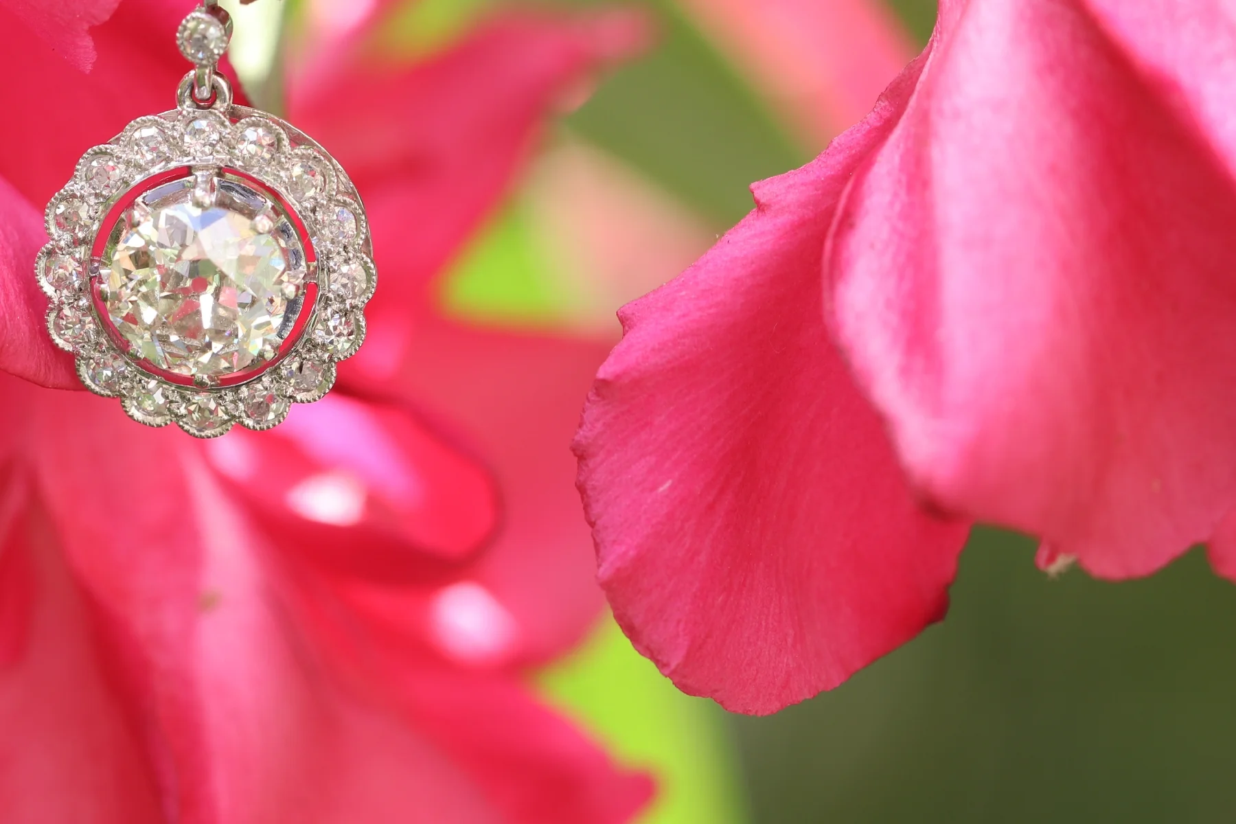 1920s Glamour: Deco Diamond Pendant - Image 3