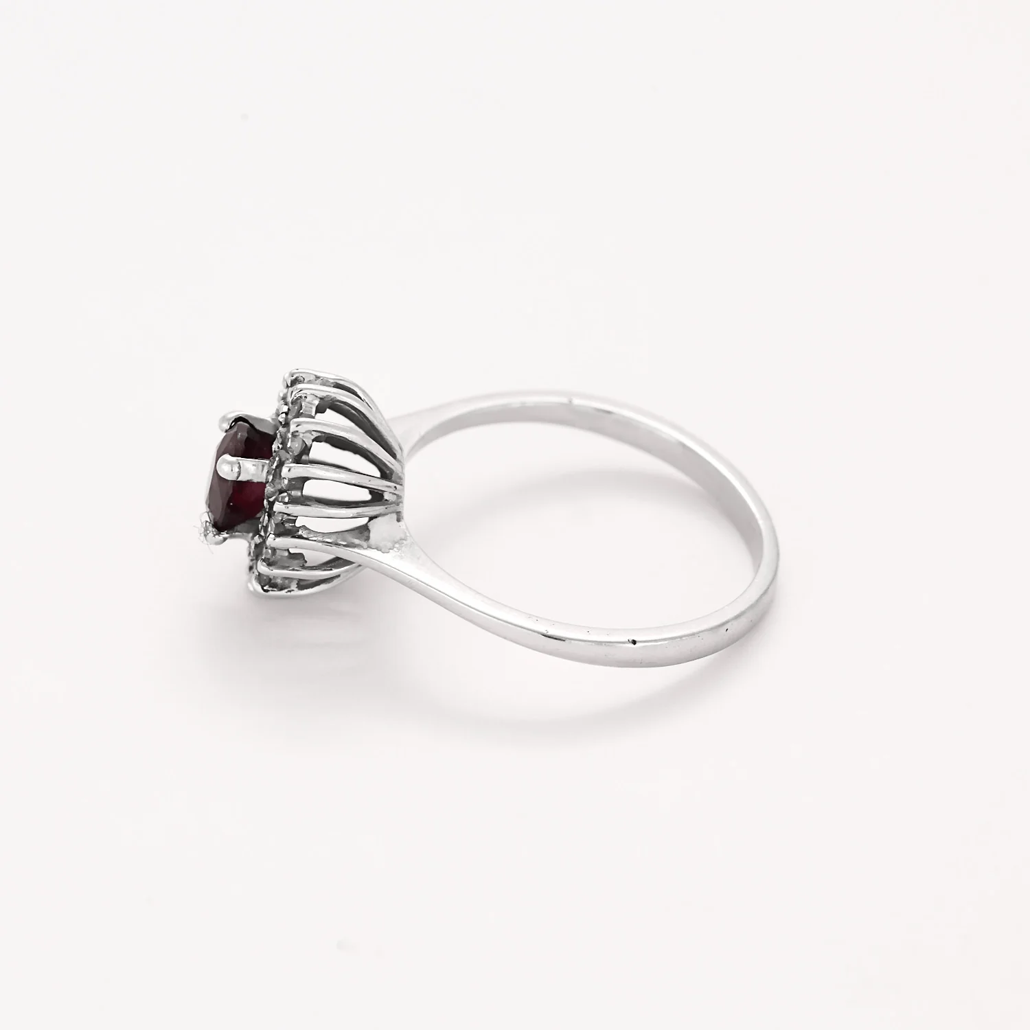 White gold ring Daisy with diamonds and rubies - Image 4