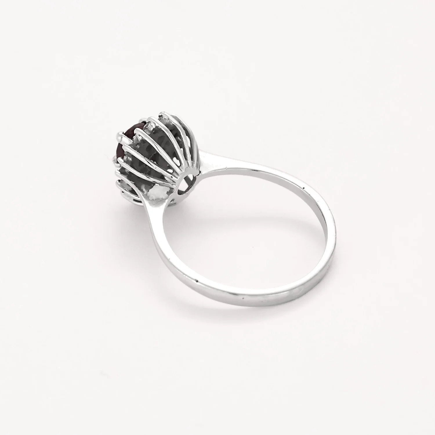 White gold ring Daisy with diamonds and rubies - Image 5