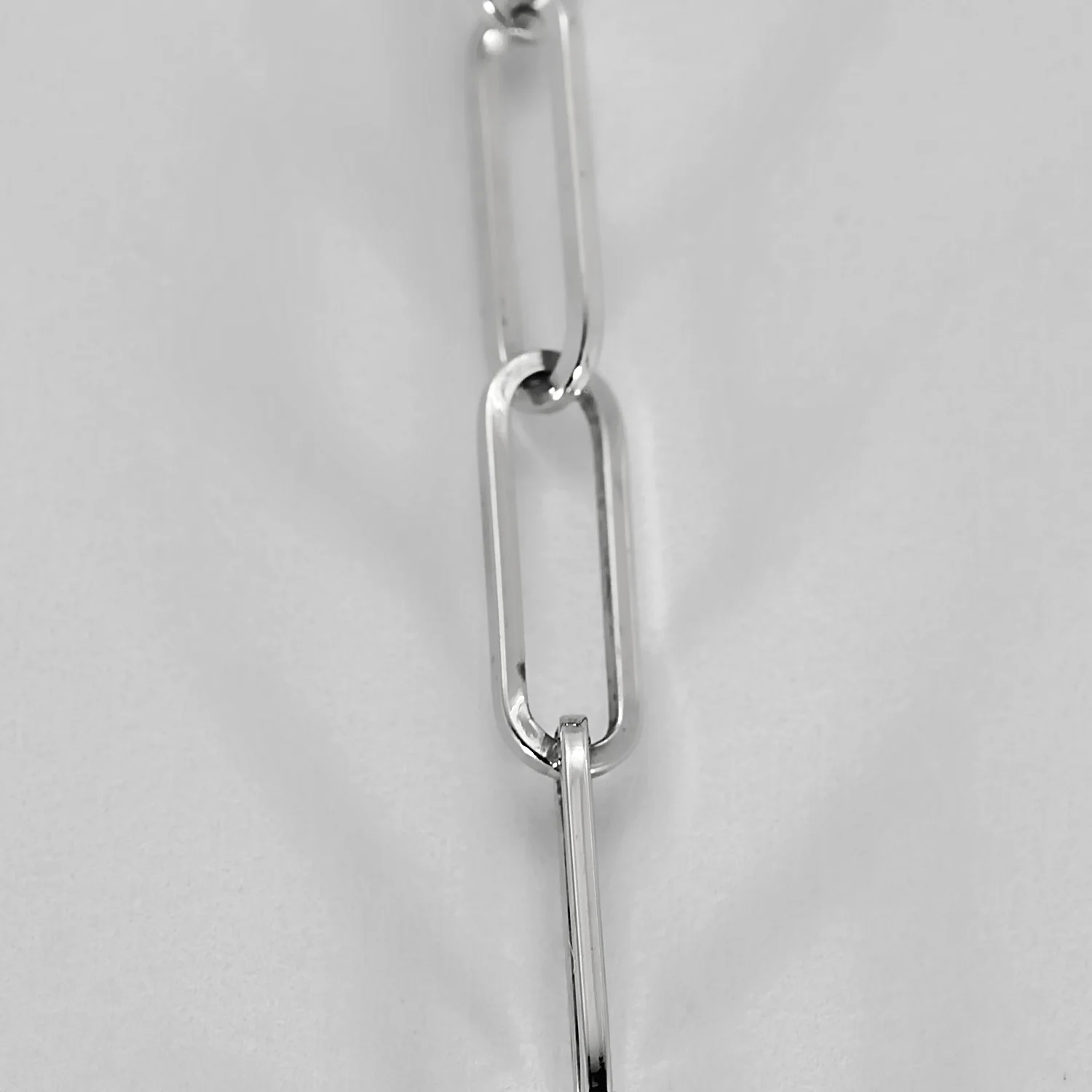 DINH VAN - R10 handcuff necklace in white gold - Image 5