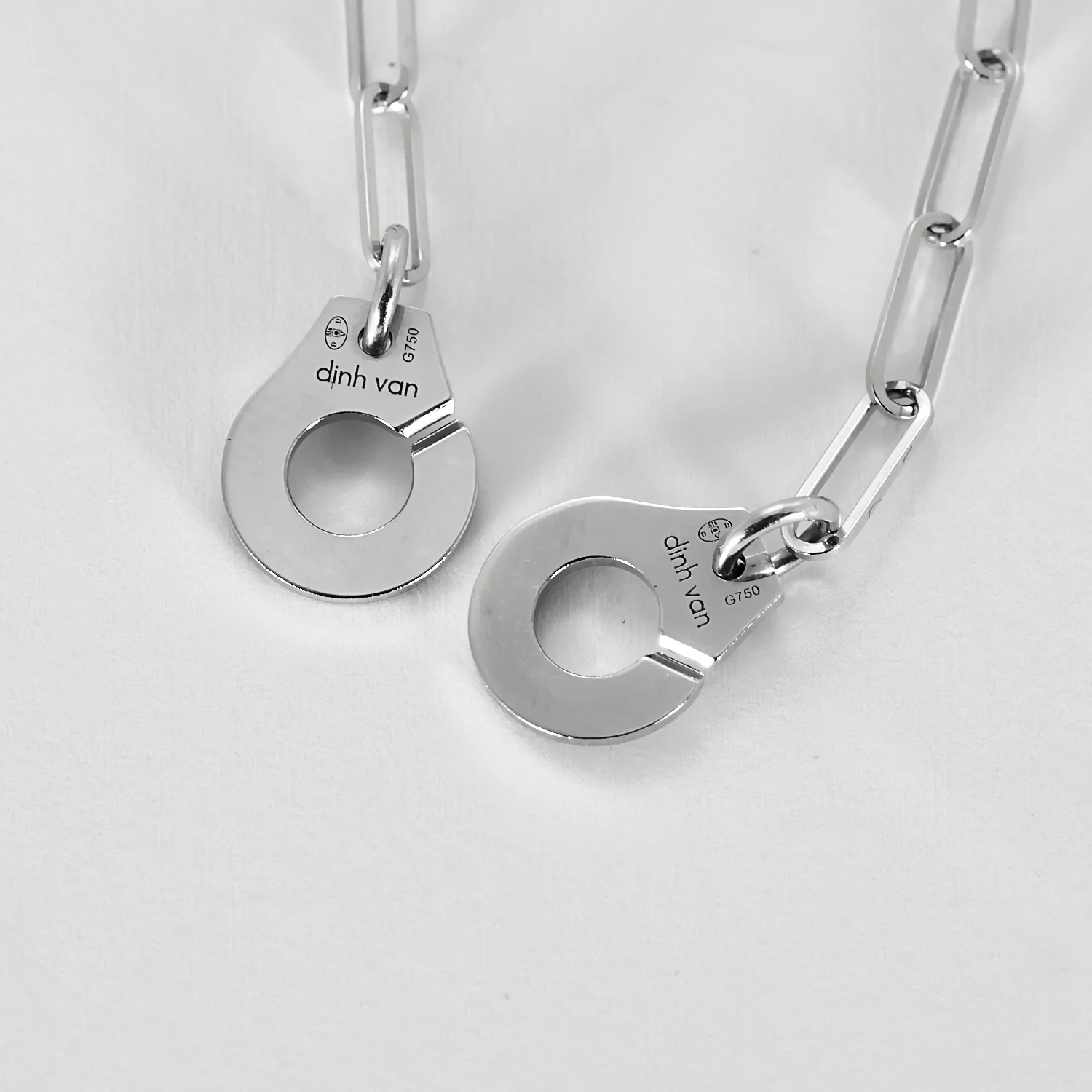 DINH VAN - R10 handcuff necklace in white gold - Image 7
