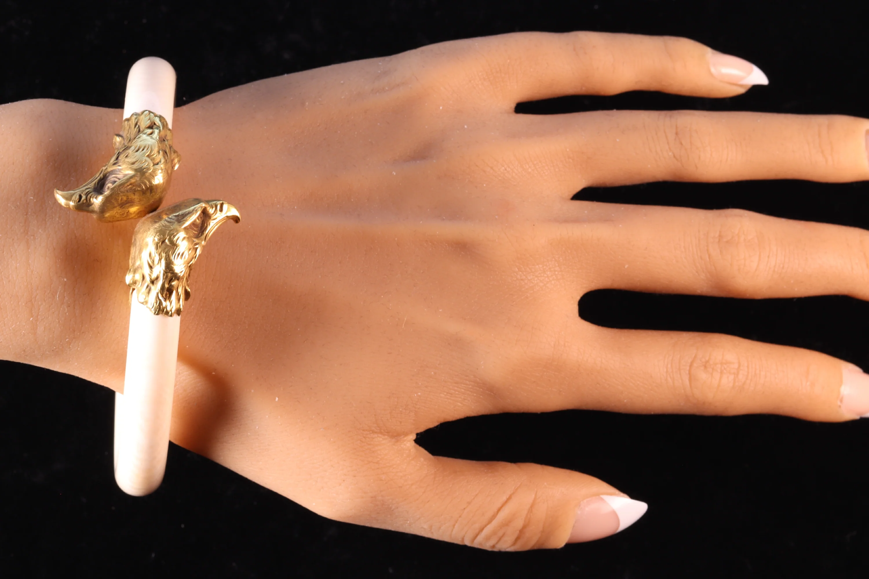 The majesty of the eagle: a Victorian adorned bracelet - Image 3
