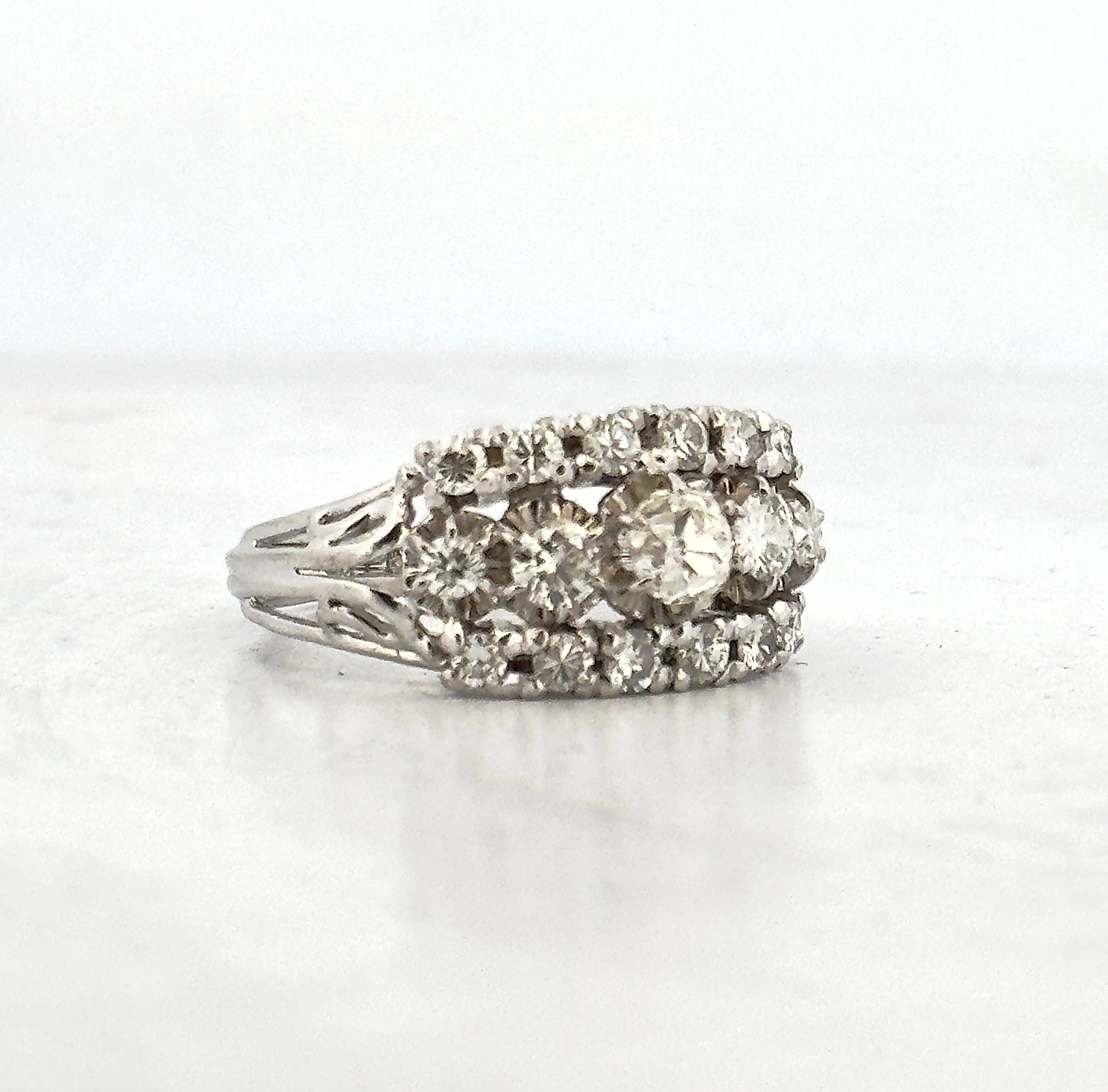 Antique white gold garter ring with diamonds - Image 5