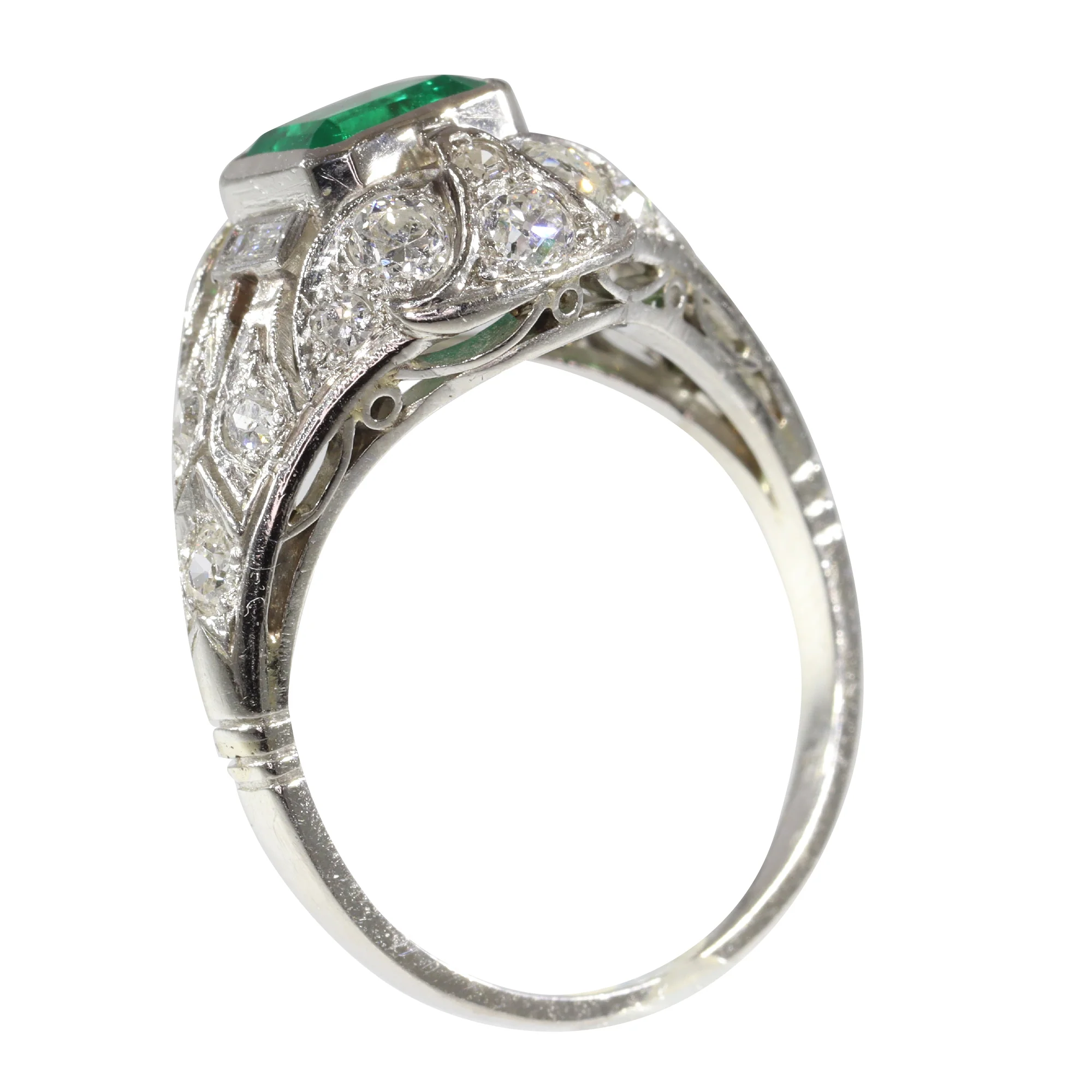 Verdant Vintage: Ring in Colombian emerald and old-cut diamond from 1920 - Image 11