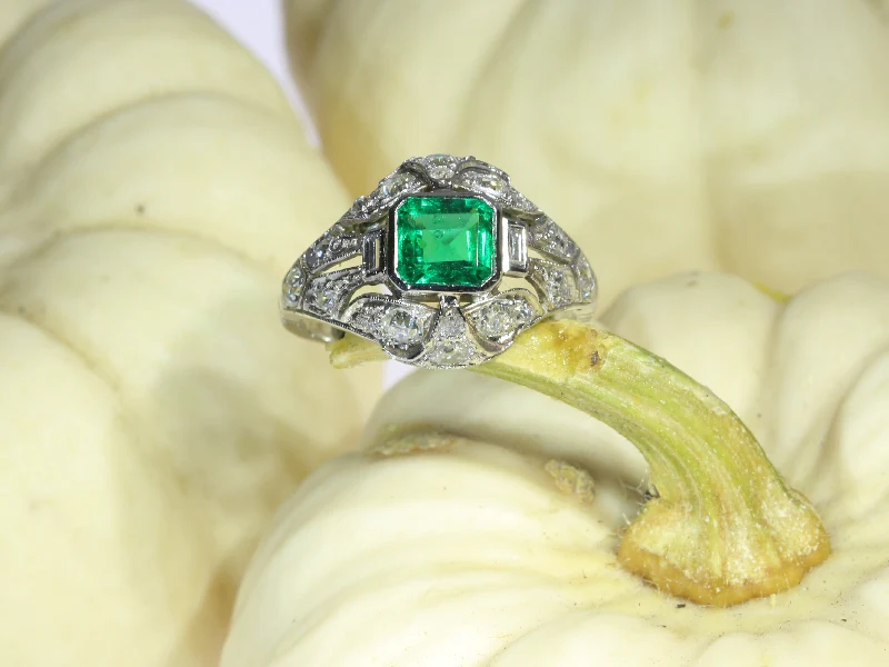 Verdant Vintage: Ring in Colombian emerald and old-cut diamond from 1920 - Image 3