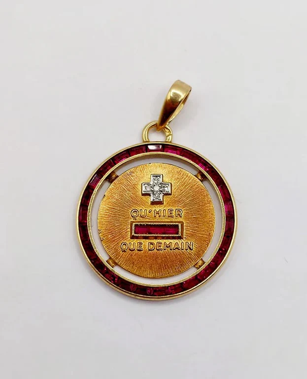 AUGIS - ULTRA RARE Love medal 23mm yellow gold, diamond and ruby calibrated "+ than yesterday - than tomorrow" - Image 7
