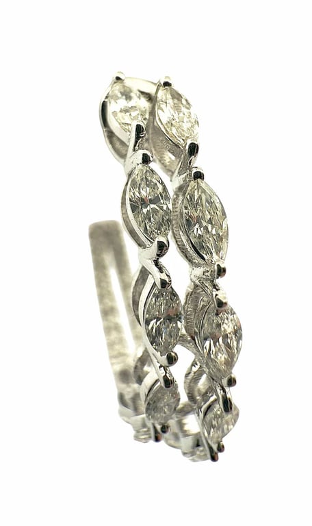 18-carat white gold hoop earrings with marquise diamonds - Image 7
