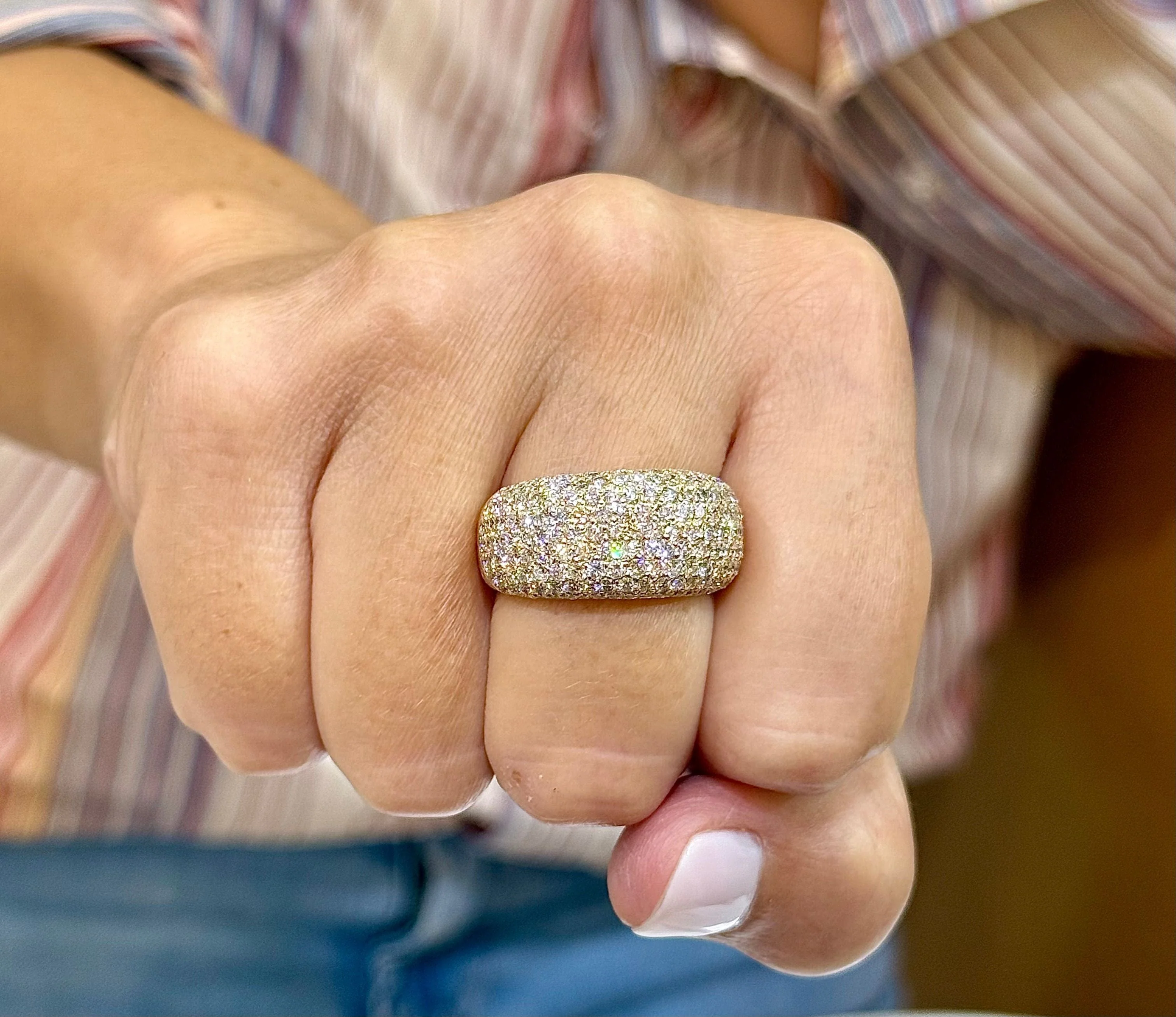Domed yellow gold ring with diamond pavé - Image 3