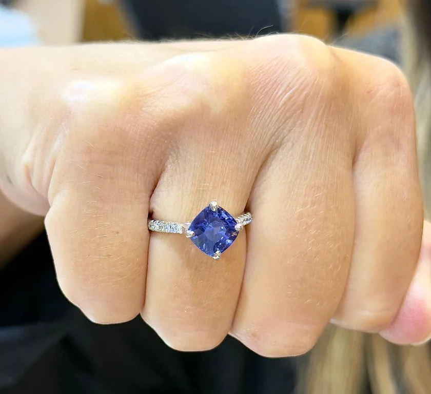 Solitaire in 18k white gold, Ceylon sapphire and diamonds - Image 10