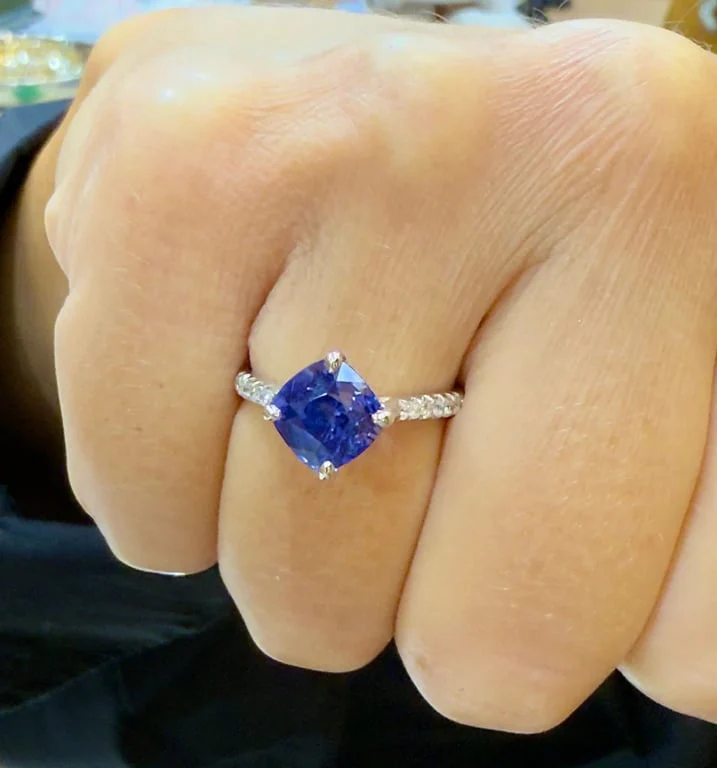 Solitaire in 18k white gold, Ceylon sapphire and diamonds - Image 13