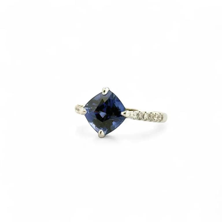 Solitaire in 18k white gold, Ceylon sapphire and diamonds - Image 5