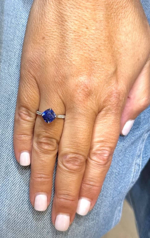 Solitaire in 18k white gold, Ceylon sapphire and diamonds - Image 7
