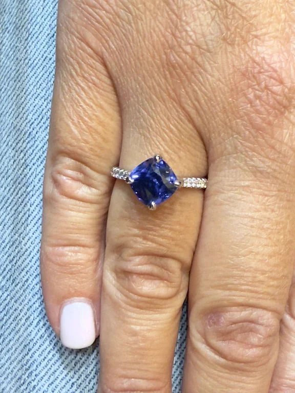 Solitaire in 18k white gold, Ceylon sapphire and diamonds - Image 9