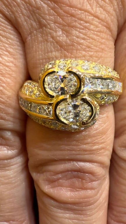 Domed ring Toi & Moi in yellow gold and diamonds  - Image 9