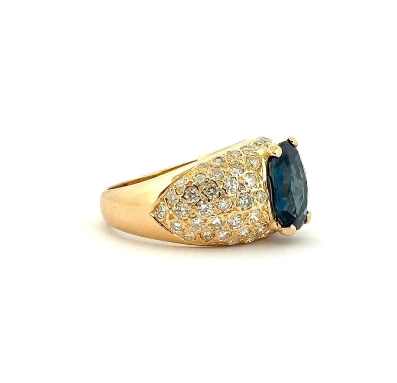 Prestige ring in 18-carat gold with diamonds and oval sapphire - Image 3