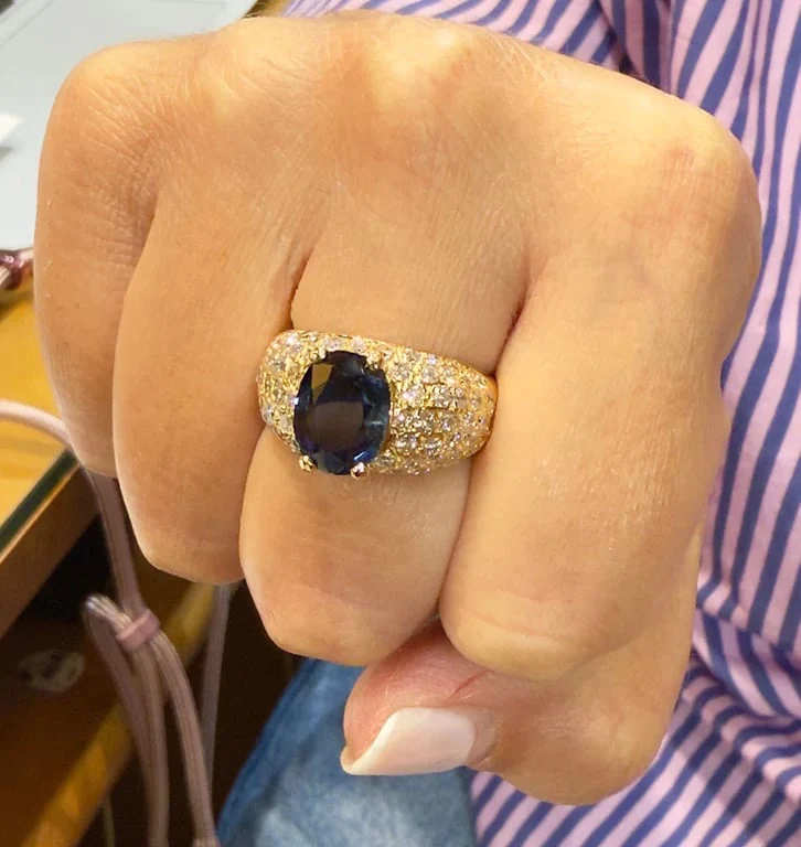 Prestige ring in 18-carat gold with diamonds and oval sapphire - Image 8