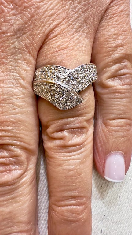 Crossed ring in white gold and diamonds - Image 3