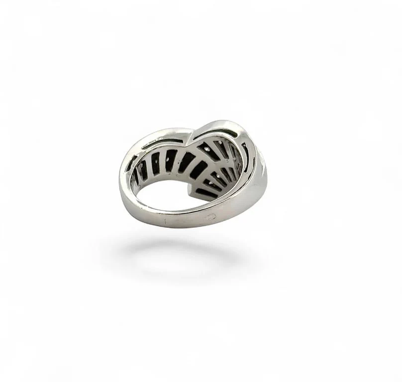 Crossed ring in white gold and diamonds - Image 5