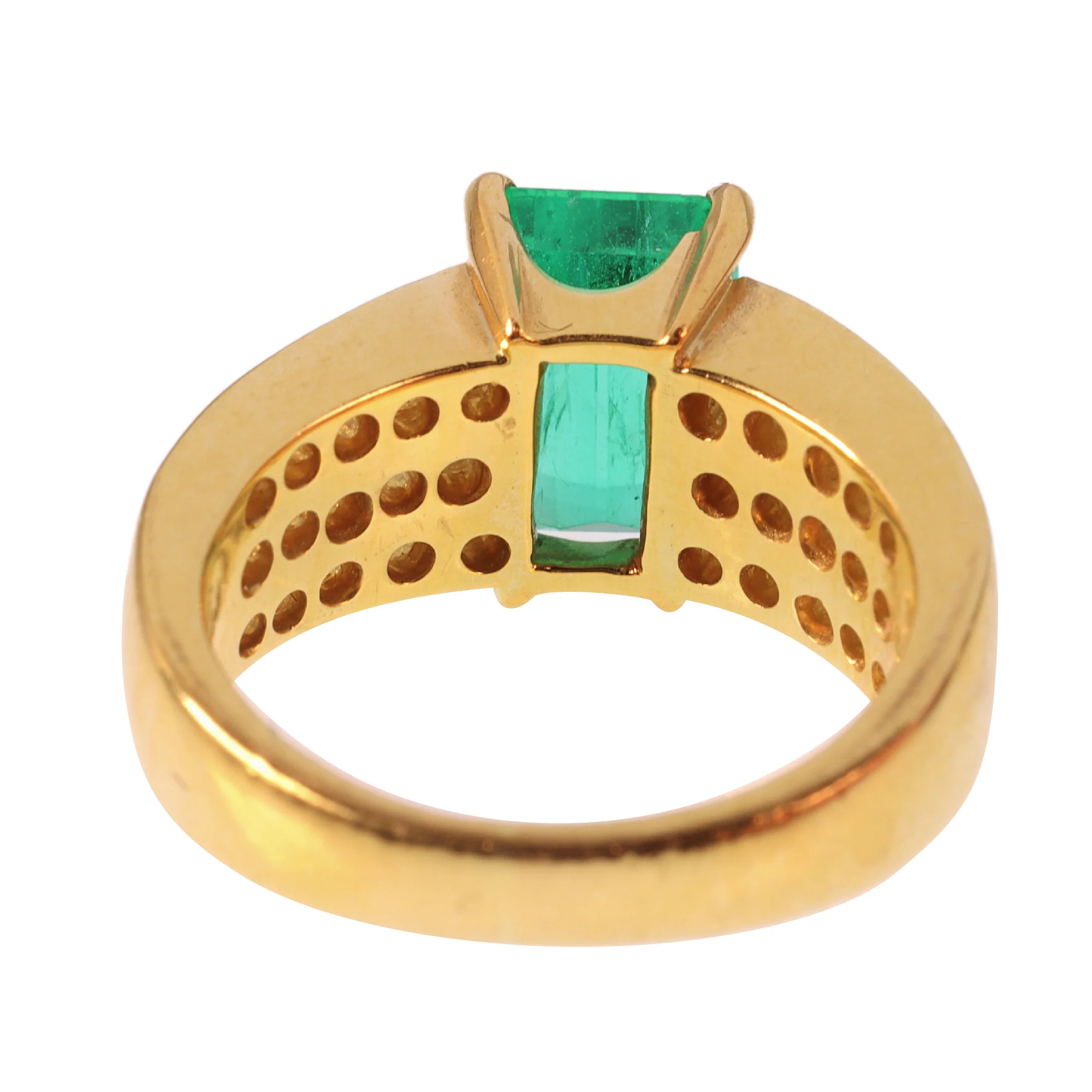 The green splendor of Kutchinsky: 2.33 ct emerald engagement ring with diamond accents  - Image 14