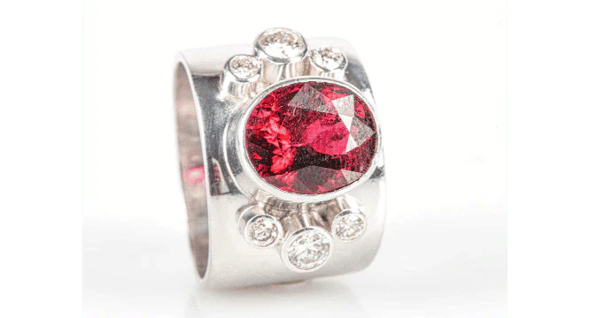 18k White Gold Band Ring, set with a beautiful Rubellite - Image 3
