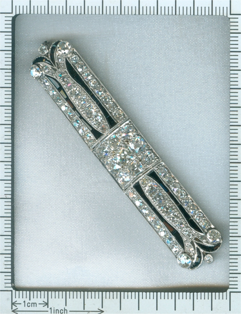 Allure Art Deco: Brooch in platinum with diamonds and contrasting onyx - Image 9