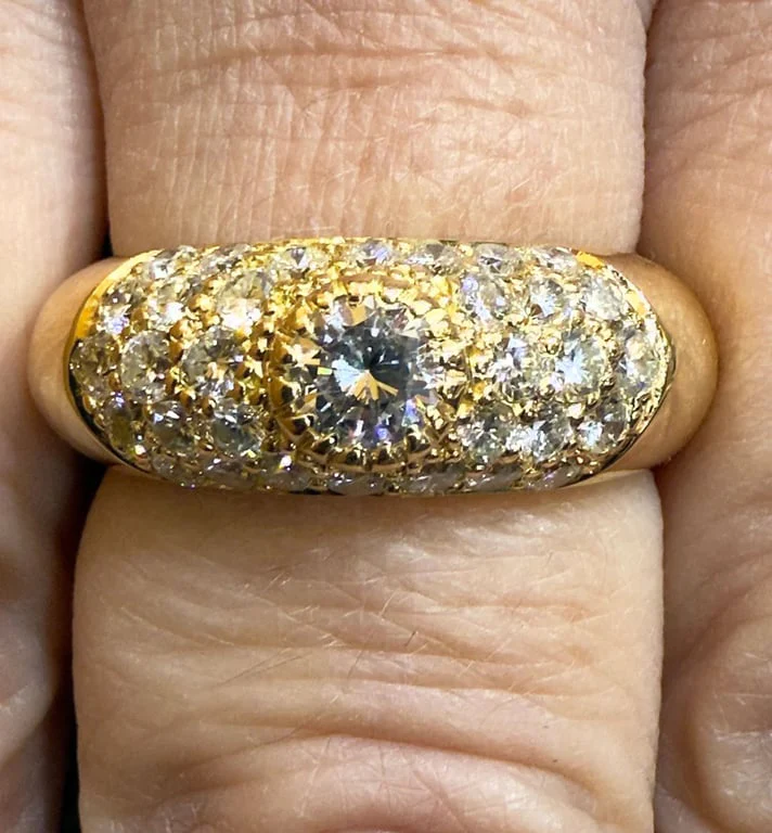18-carat yellow gold band ring with diamonds  - Image 8