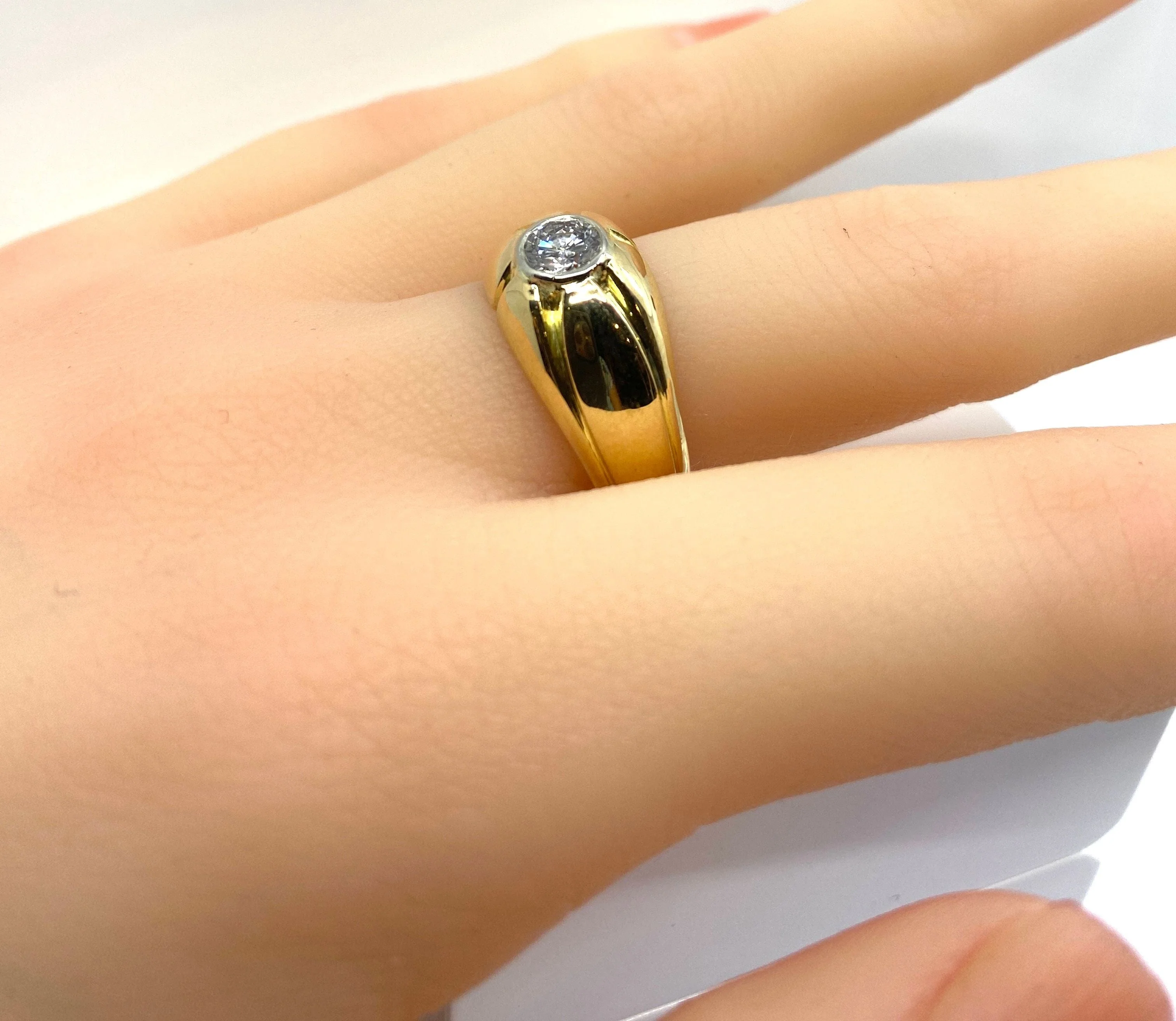 Yellow gold and diamond bangle ring - Image 14