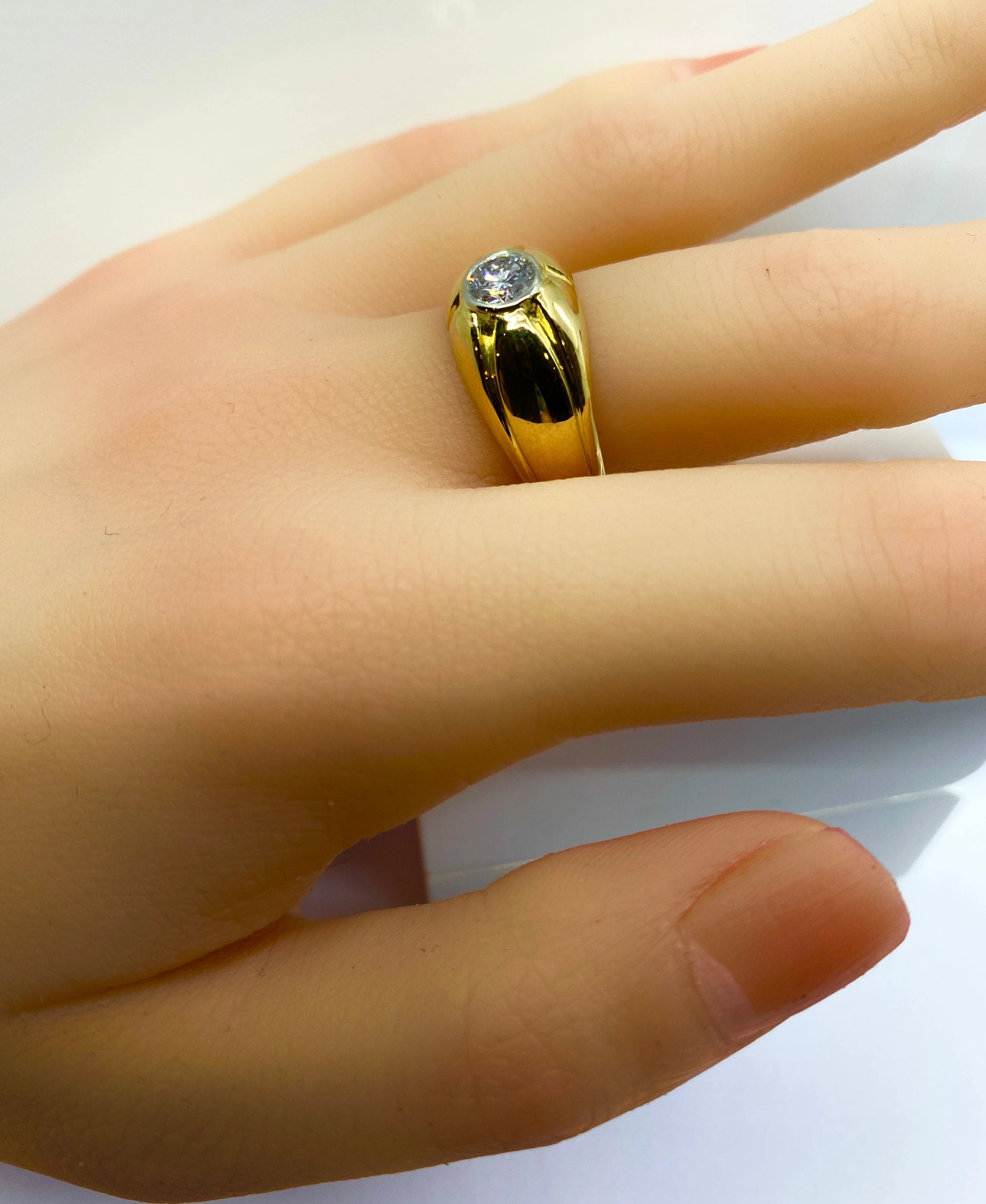 Yellow gold and diamond bangle ring - Image 15