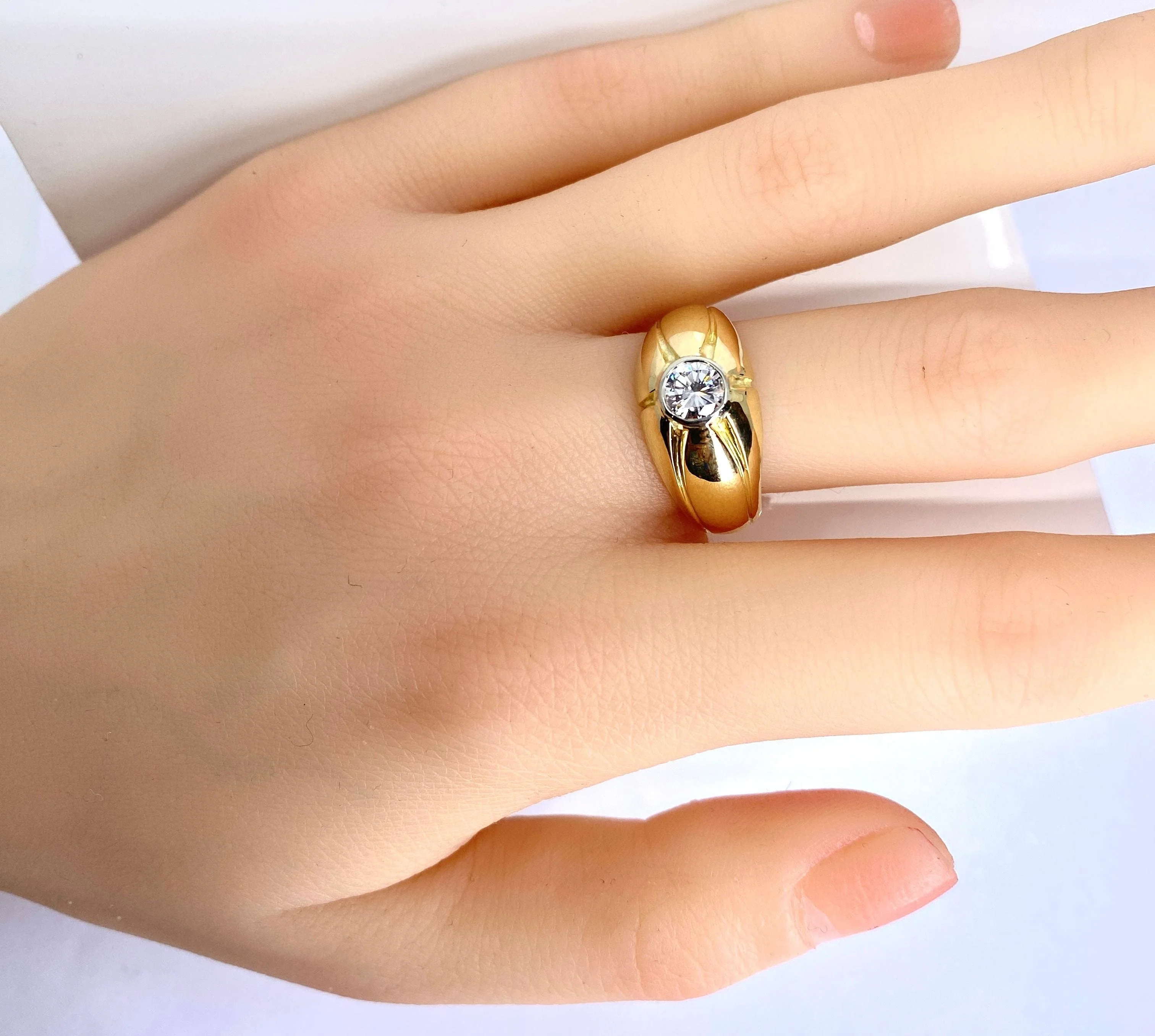 Yellow gold and diamond bangle ring - Image 4
