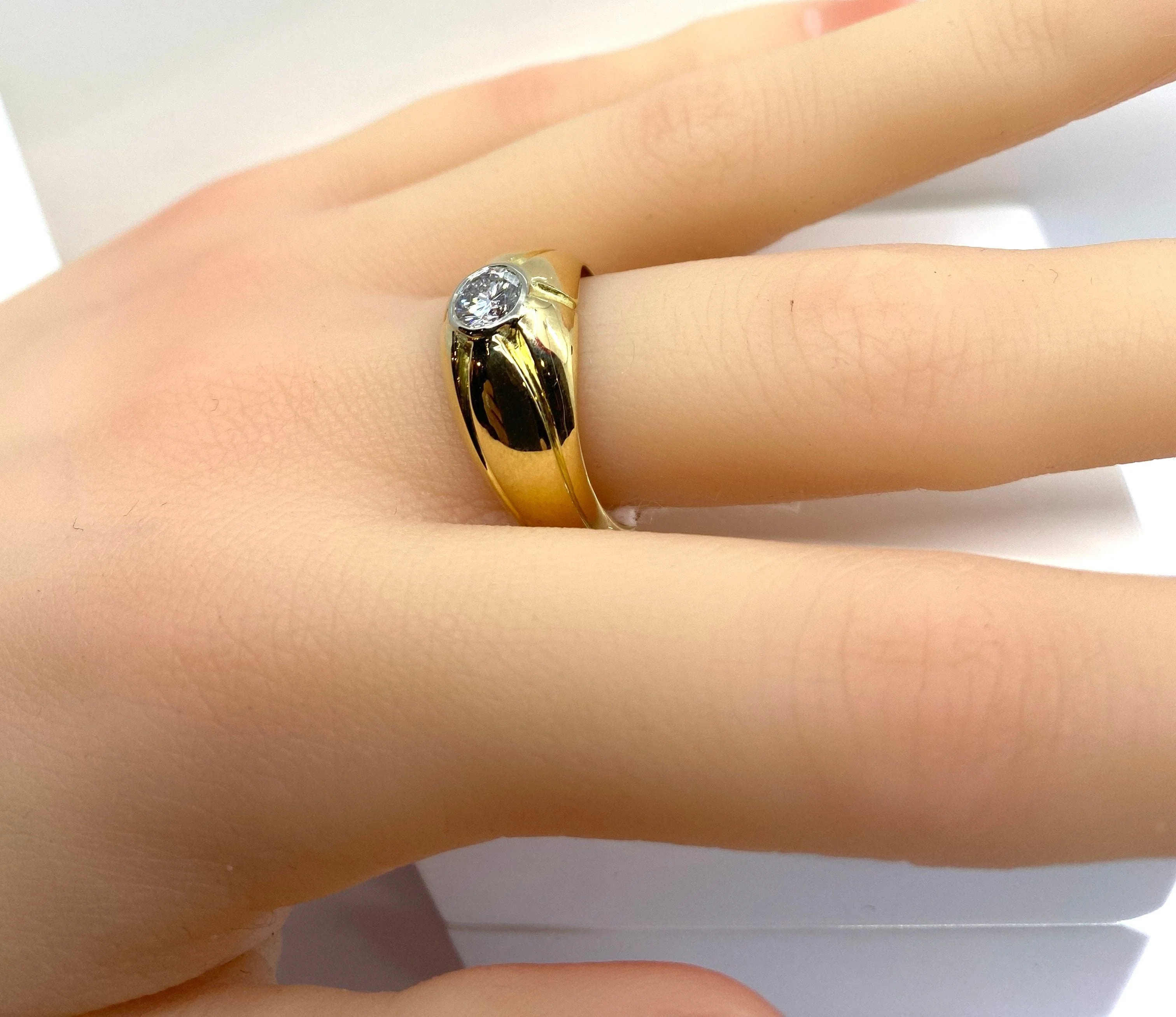 Yellow gold and diamond bangle ring - Image 6