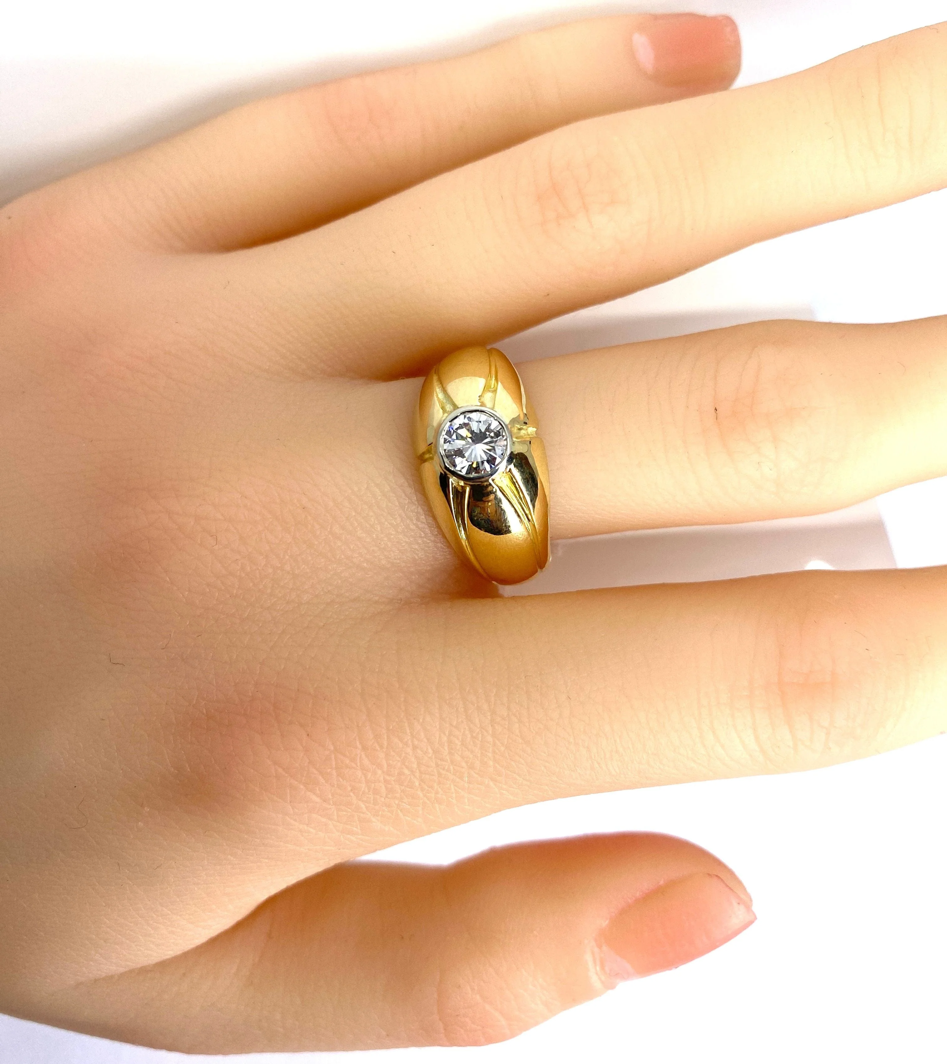 Yellow gold and diamond bangle ring - Image 9