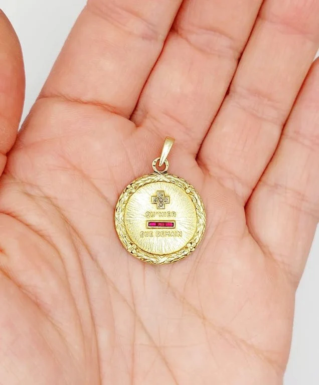 Augis - Love medal pendant 23 mm in 18k gold with diamond and ruby  - Image 12