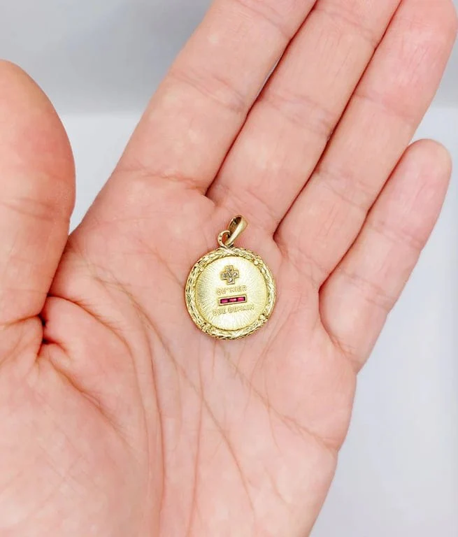 Augis - Love medal pendant 23 mm in 18k gold with diamond and ruby  - Image 13
