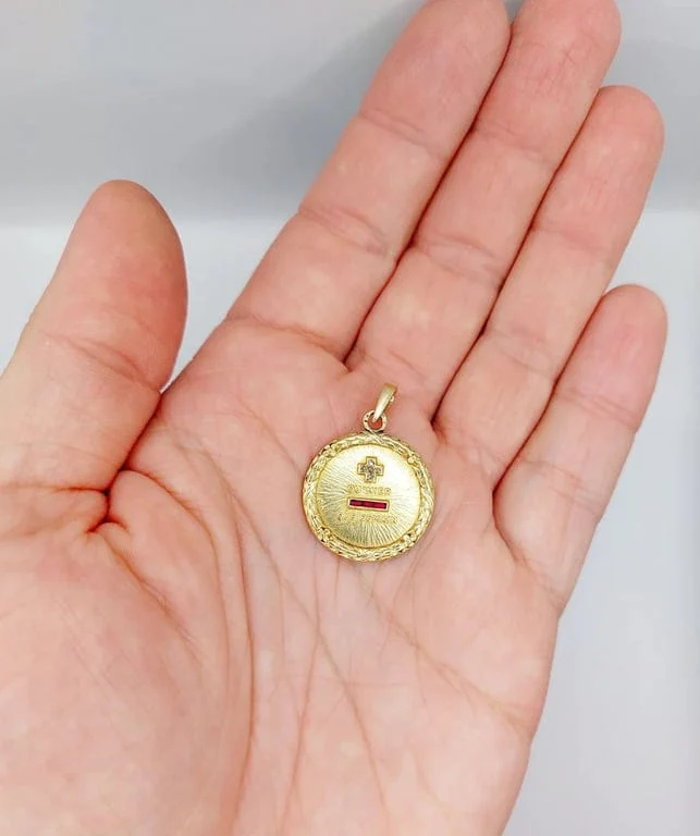 Augis - Love medal pendant 23 mm in 18k gold with diamond and ruby  - Image 14