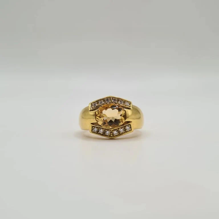 18-carat yellow gold domed ring set with a citrine and diamonds - Image 3