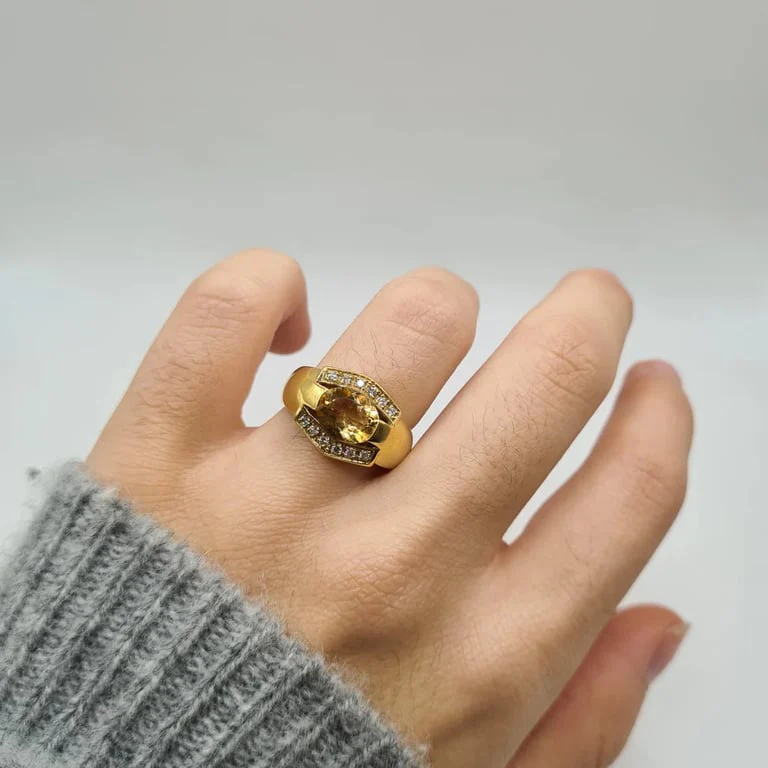 18-carat yellow gold domed ring set with a citrine and diamonds - Image 4