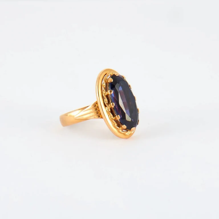 Amethyst Yellow Gold Ring - Image 5