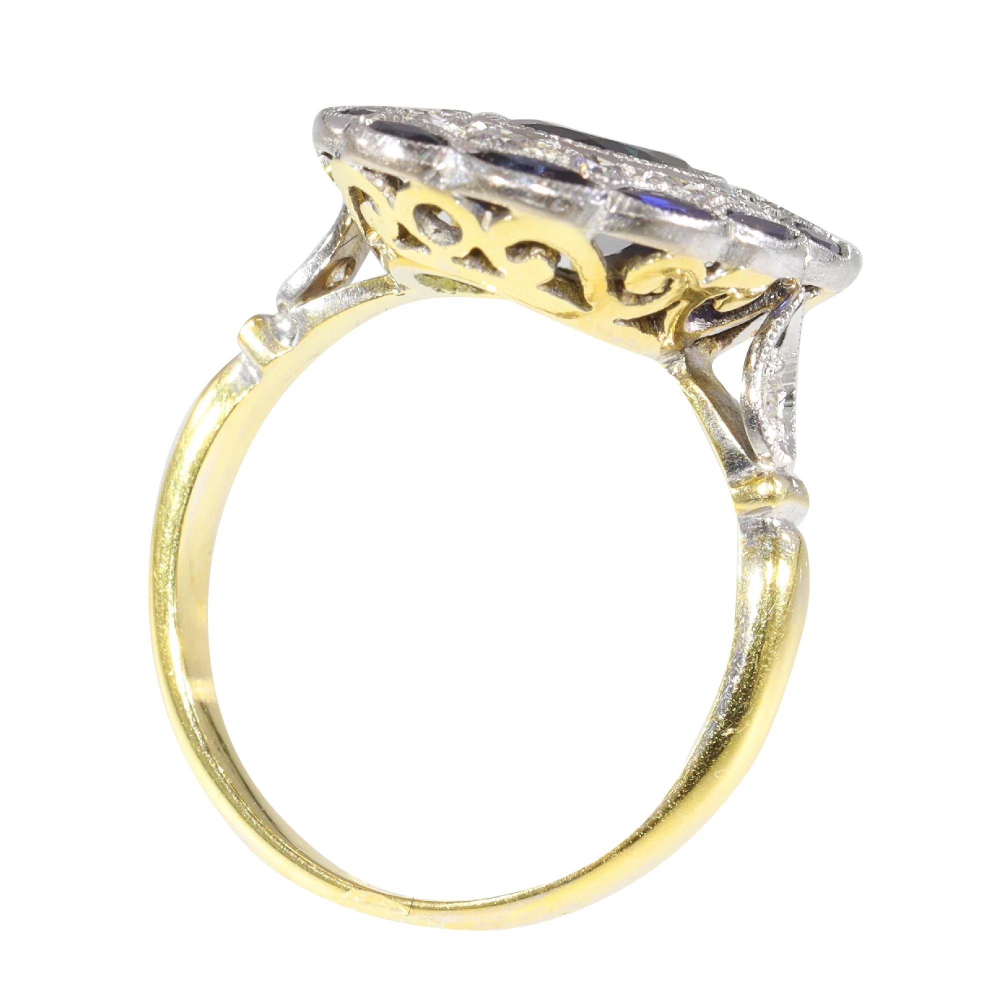 Vintage wishes: a sapphire ring between romance and history  - Image 11