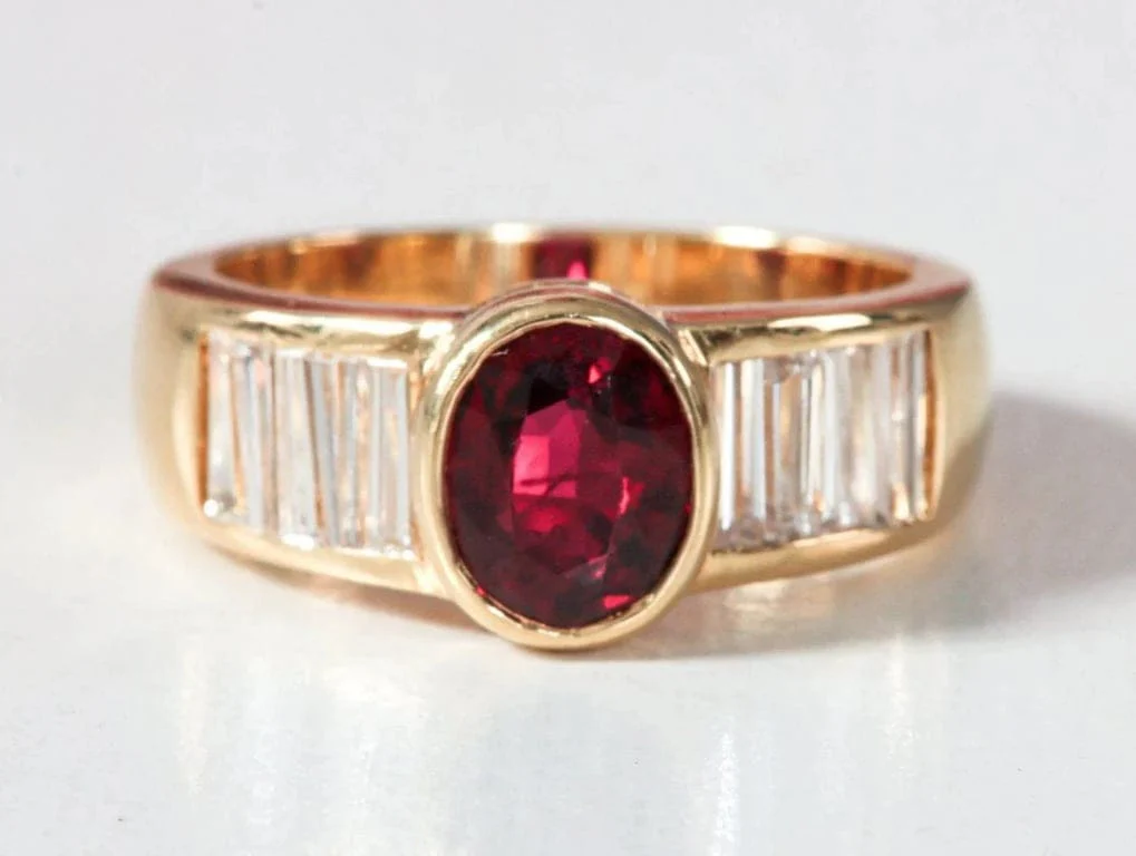 Yellow gold ring, Ruby and Diamonds - Image 3
