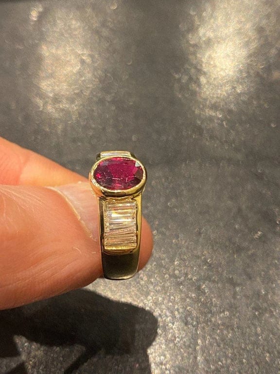 Yellow gold ring, Ruby and Diamonds - Image 7
