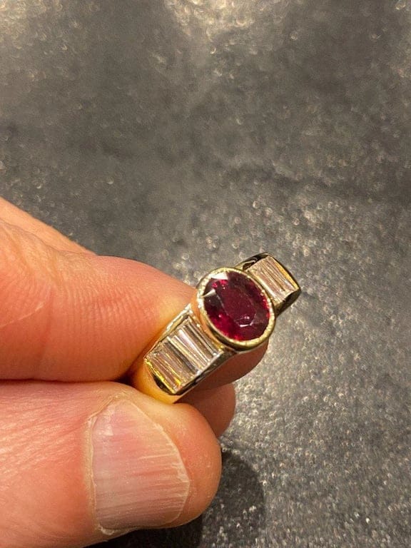 Yellow gold ring, Ruby and Diamonds - Image 8