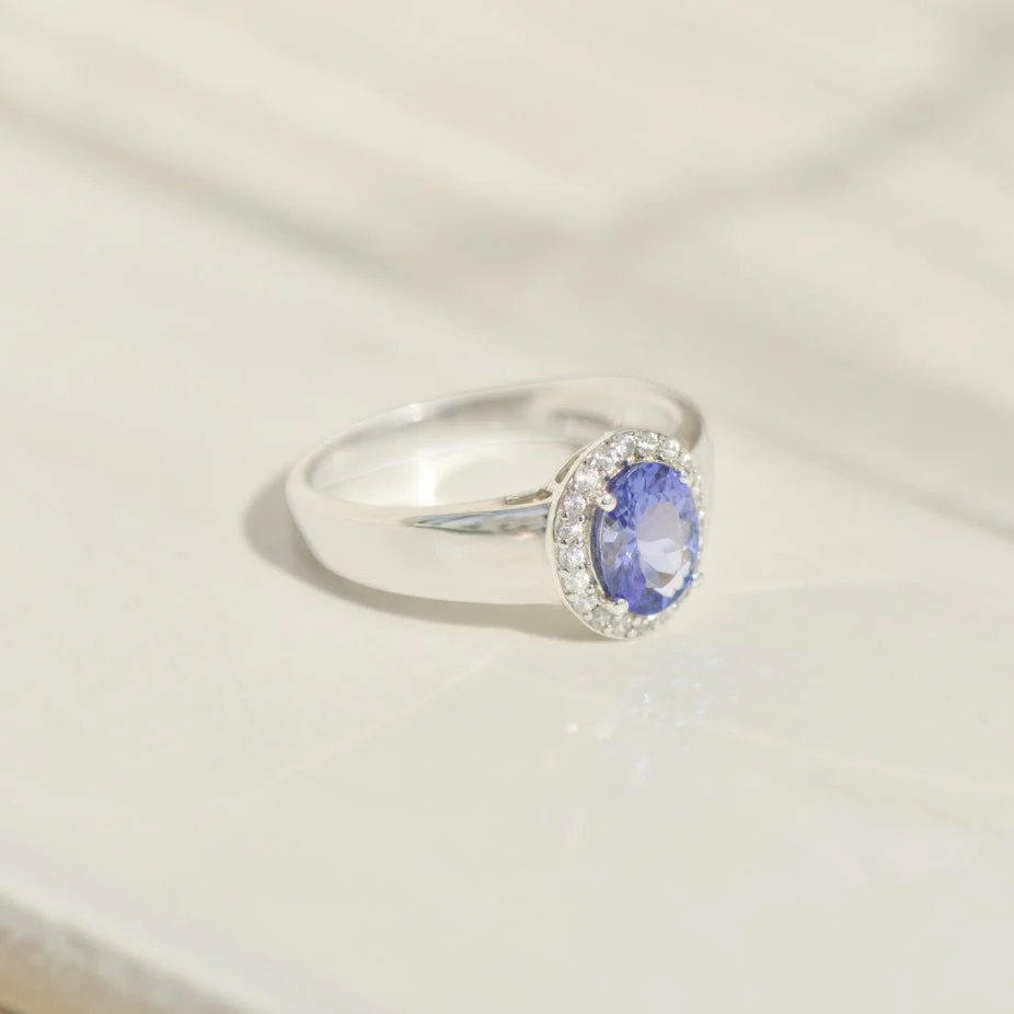 14-carat white gold ring with 1.0 ct oval tanzanite - Image 3