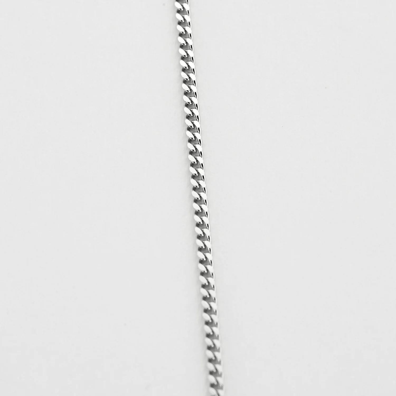 White gold chain holding a pendant set with a diamond - Image 4