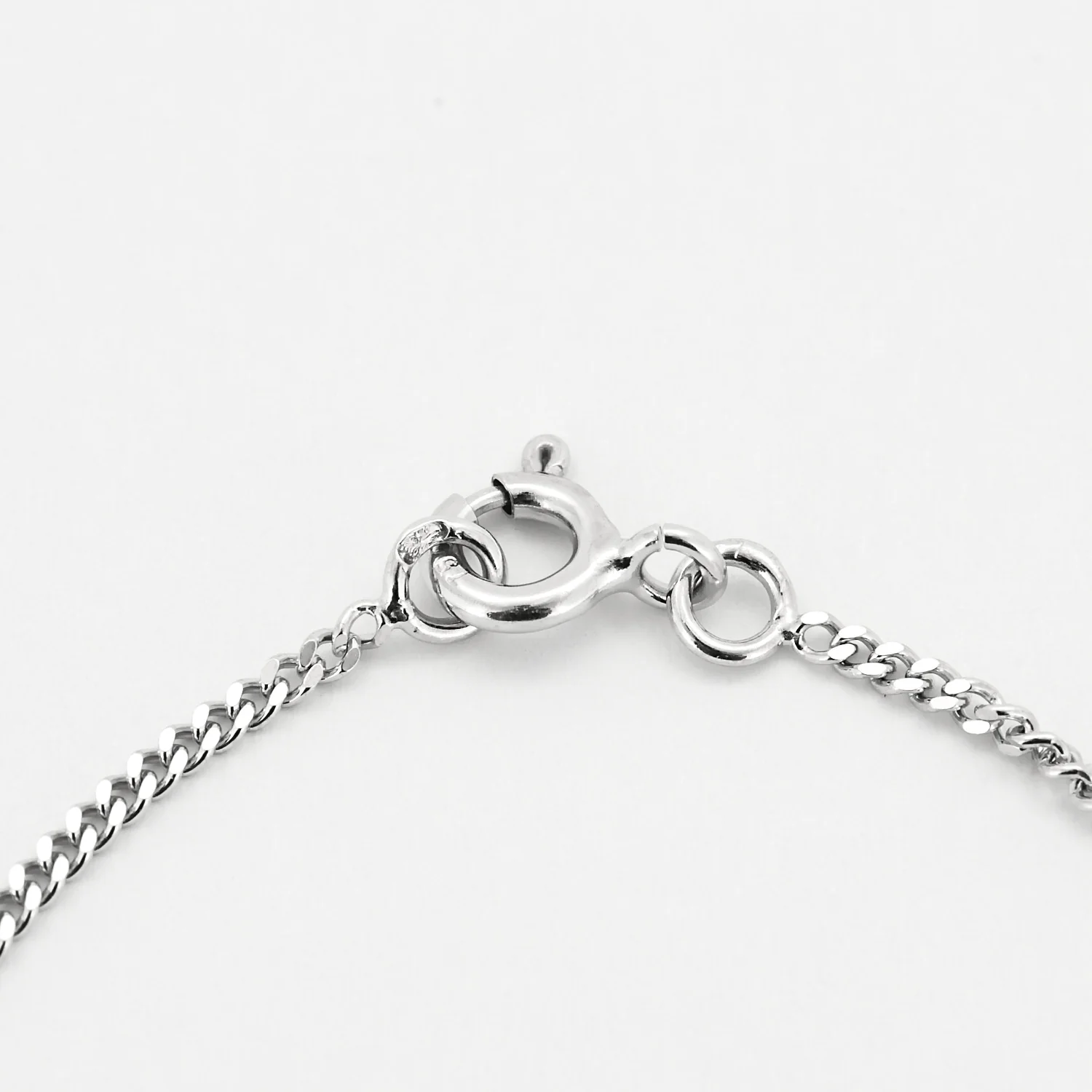 White gold chain holding a pendant set with a diamond - Image 5