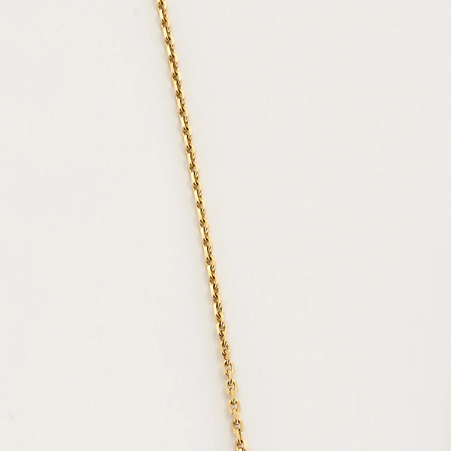 Yellow gold chain holding a baptism medal - Image 4