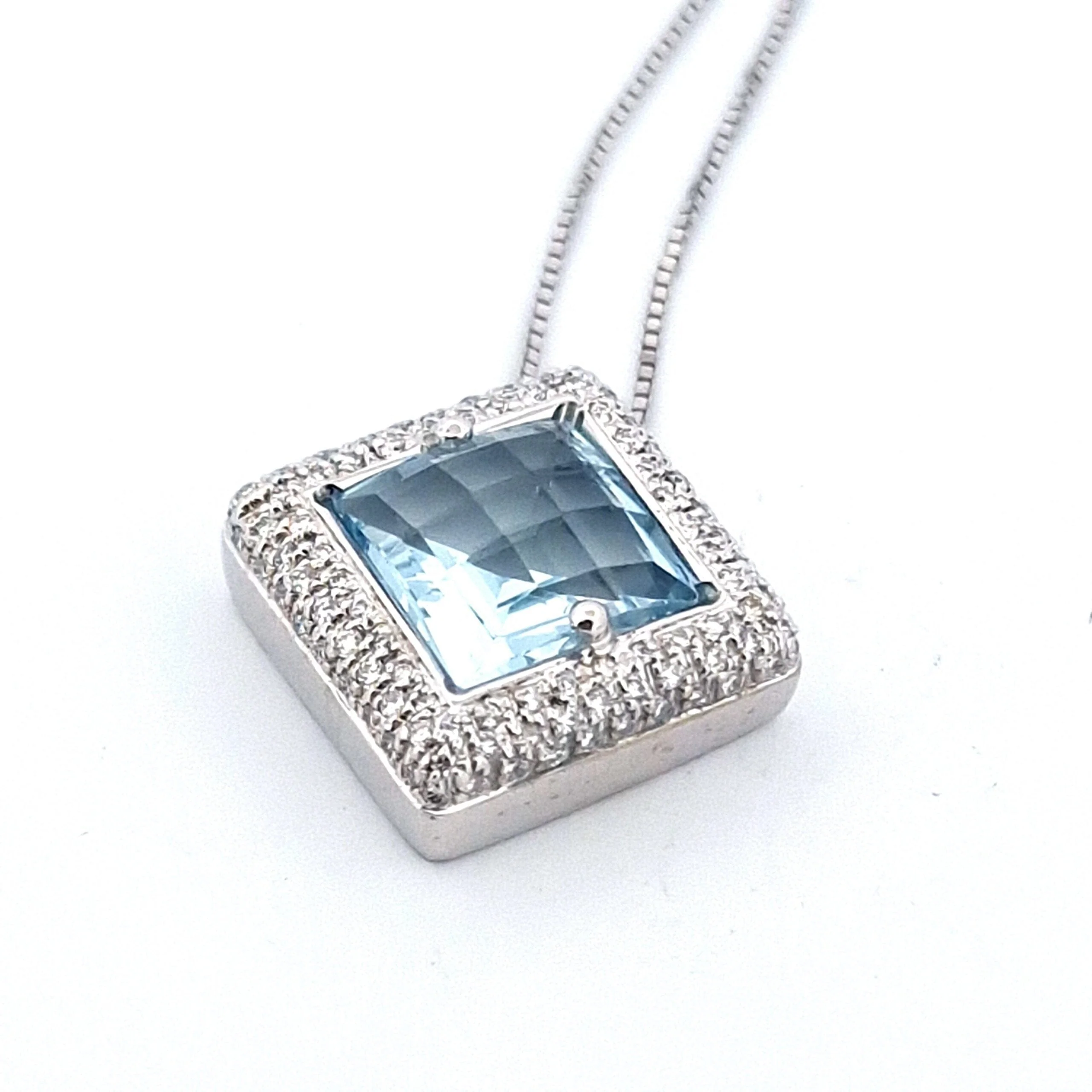Necklace with 18K white gold pendant, blue topaz and diamonds - Image 4
