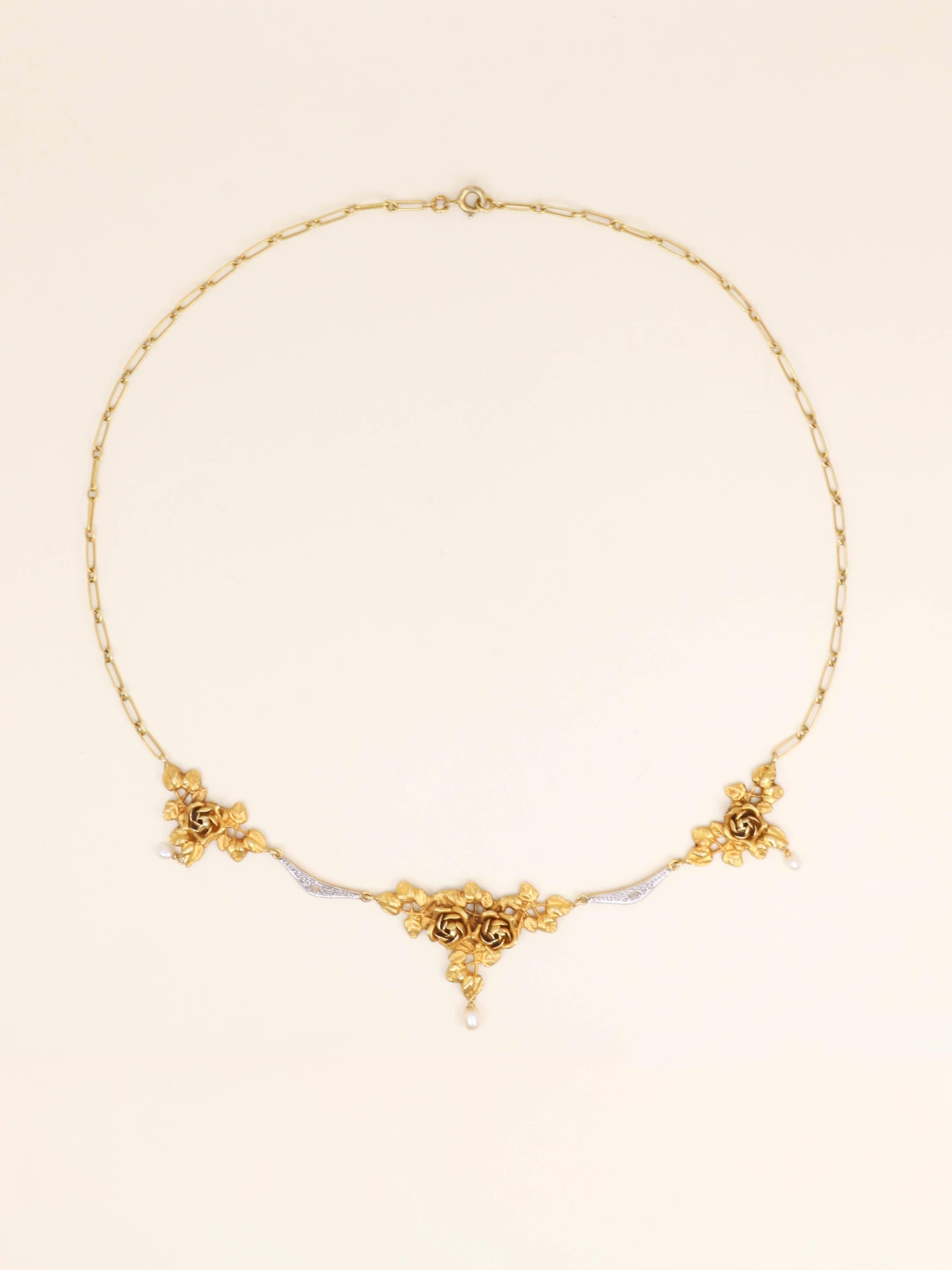 Art Nouveau drapery necklace in yellow gold, pearls, and diamonds - Image 3